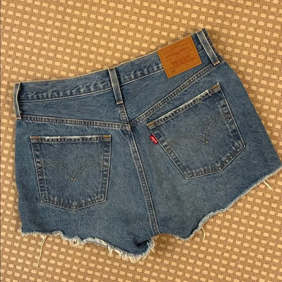 Levi’s cutoff shorts - Picture 7 of 7